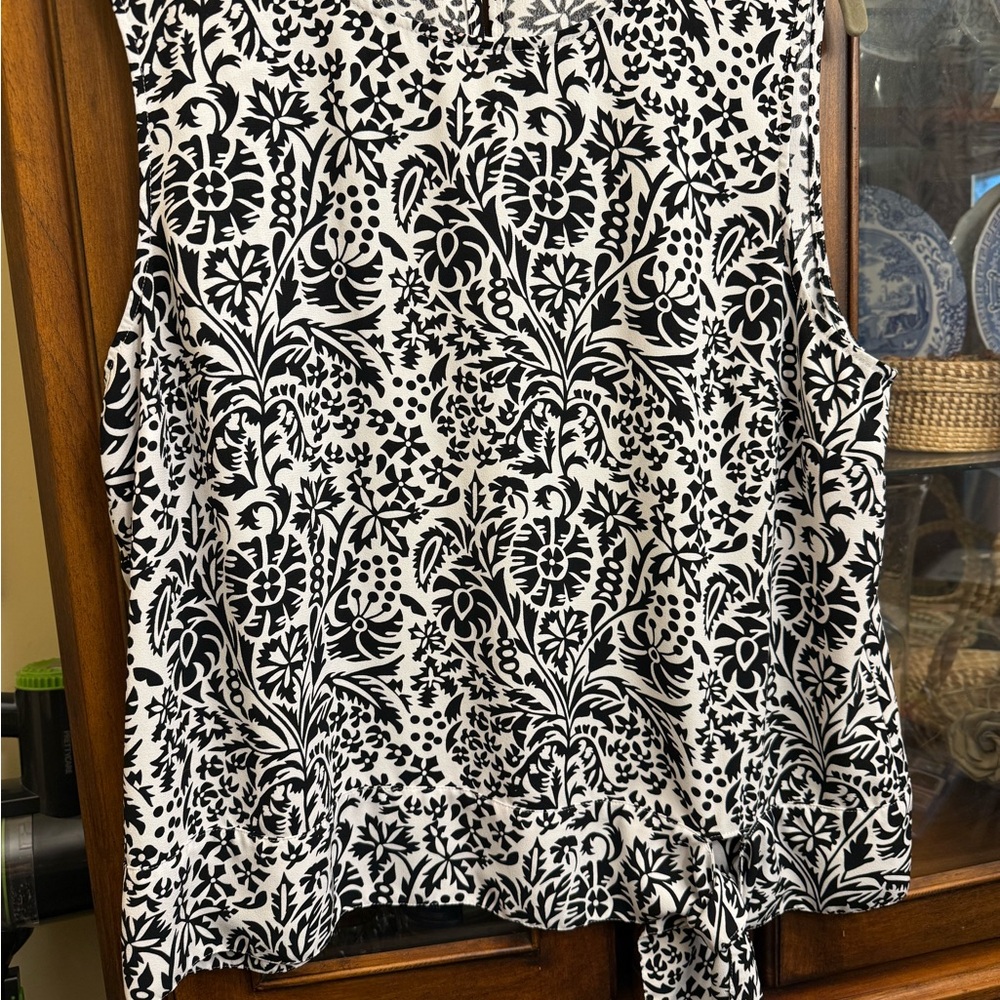 Talbots Monochrome Floral Sleeveless Blouse size xl
